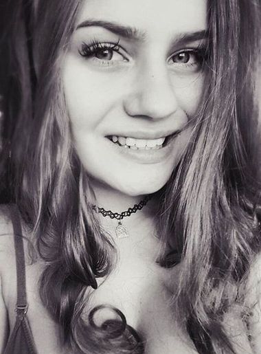 Kissing Girl