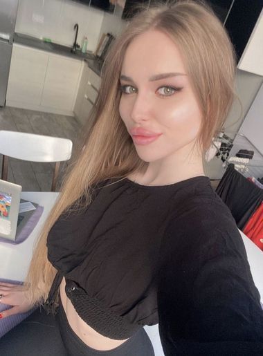 Miss Reina